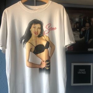Selena Tee